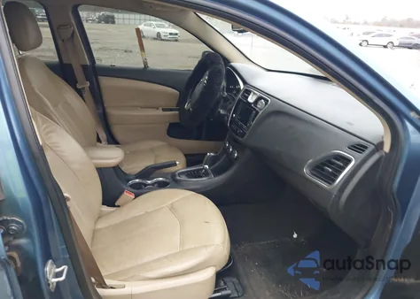 2011 Chrysler 200 Limited z USA, uszkodzony, nr VIN 1C3BC2FB8BN583075